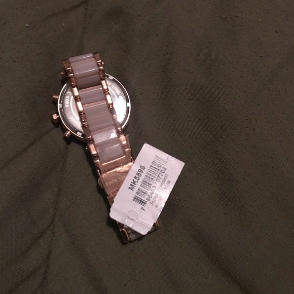 Brand new Rose Gold Michael kors watch - Picture 2 of 3